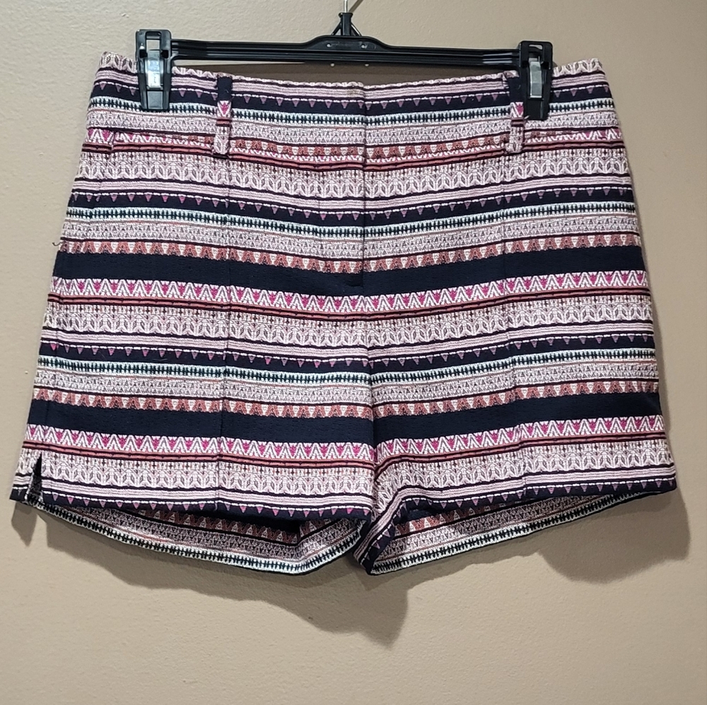 *3/$30 Sale* Ann Taylor Loft “The Riviera Short” in Textured Geo Pattern - Picture 8 of 8